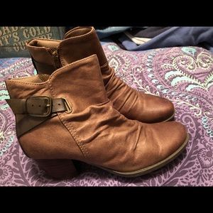 Baretrap ankle boots